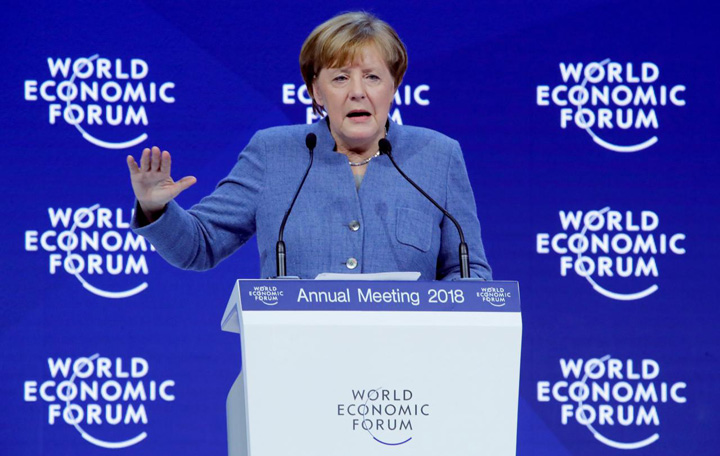 Merkel il ataca pe Trump la Davos