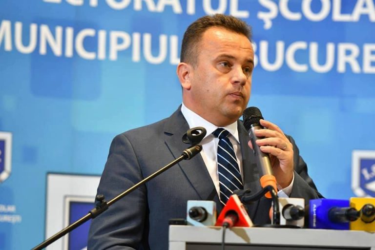 Schimbari in regulamentul scolar. Cum ramane cu folosirea telefoanelor mobile la ore