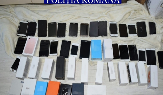Patru retineri dupa perchezitii la suspecti de furturi din masini parcate