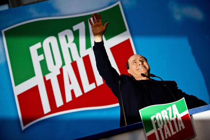 Berlusconi, din nou  pe val