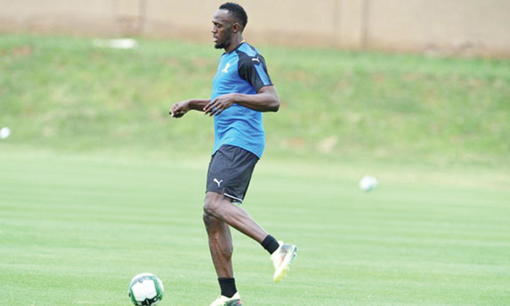 Pacaleala Usain Bolt, fotbalist
