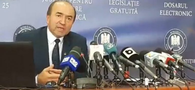 Propunerea de revocare a sefei DNA, urmata de cereri de demisie si proteste