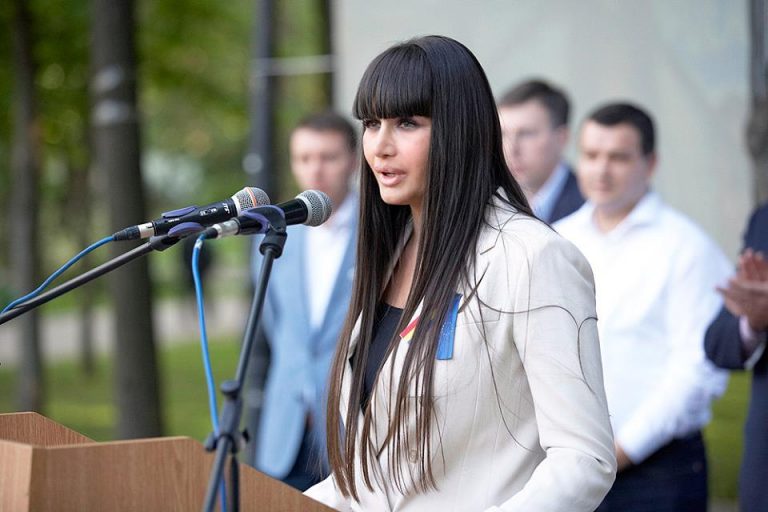 Elena Basescu confirma ca asteapta al treilea copil
