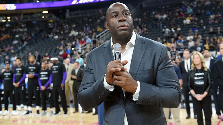 Magic Johnson, amendat cu 50.000 de dolari pentru ca a ridicat in slavi un adversar