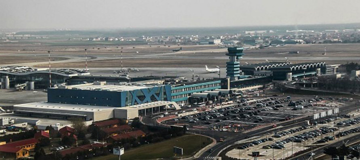 O nouă zi, un alt COŞMAR pe Aeroportul Otopeni: oamenii au aşteptat cu orele să-şi ia bagajele. Probleme şi cu un zbor spre Egipt