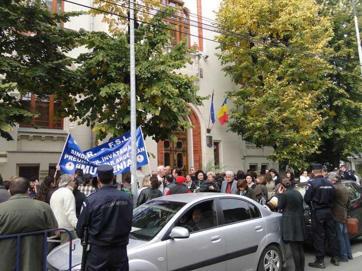 Sindicalistii din Invatamant picheteaza Ministerul Muncii. Ziua 1