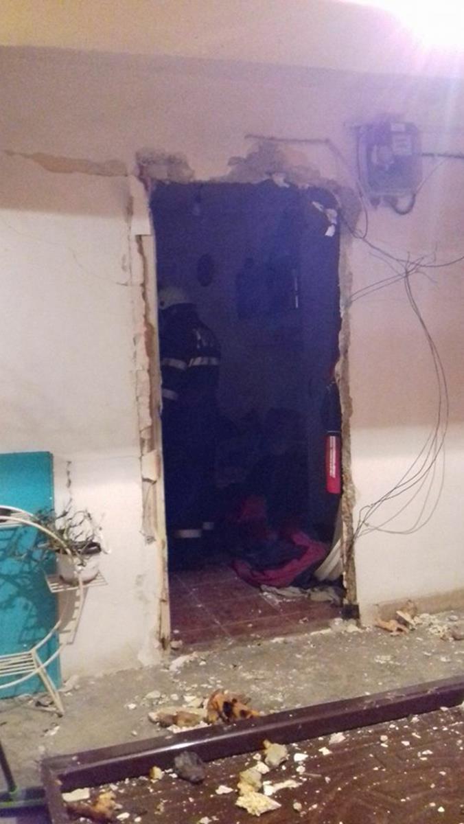 Explozie intr-o garsoniera. Barbat dus la spital cu arsuri pe mai mult de 80% din corp