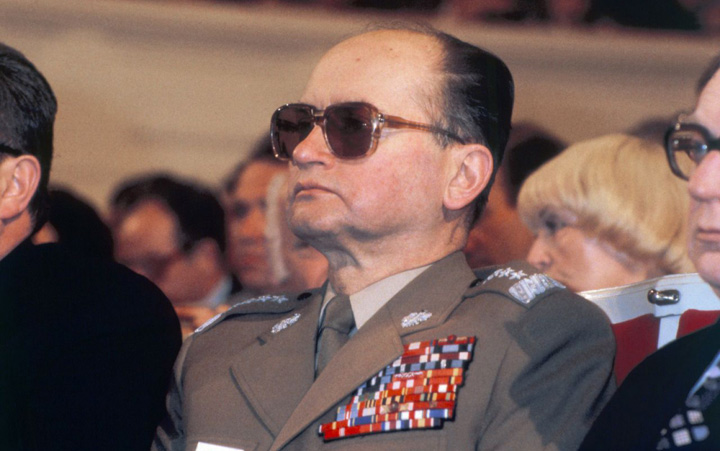Necrofilie politica in Polonia