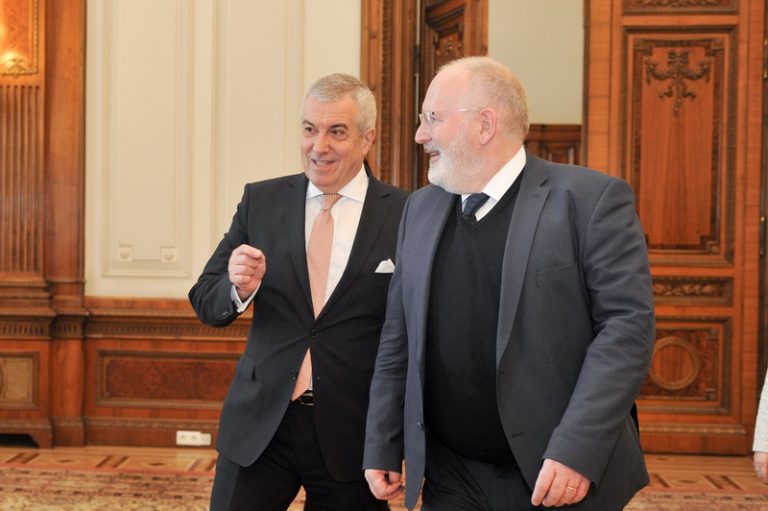 Prim-vicepresedintele Comisiei Europene a discutat cu Dragnea si Tariceanu. Urmeaza intrevederi cu Iohannis, Dancila si Toader