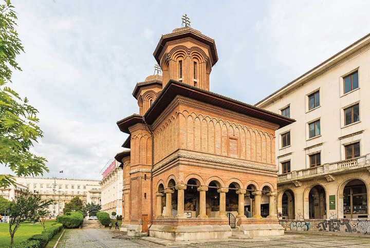 Politisti protestatari, pipi pe Biserica Kretzulescu