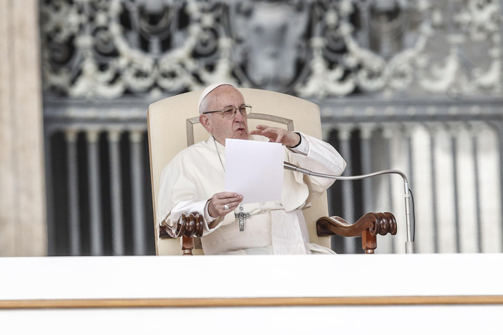 Papa Francisc ii infiereaza pe mafiotii italieni
