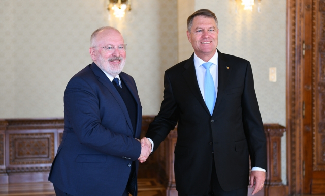 Timmermans, avertisment de la Bruxelles pentru Guvernul roman
