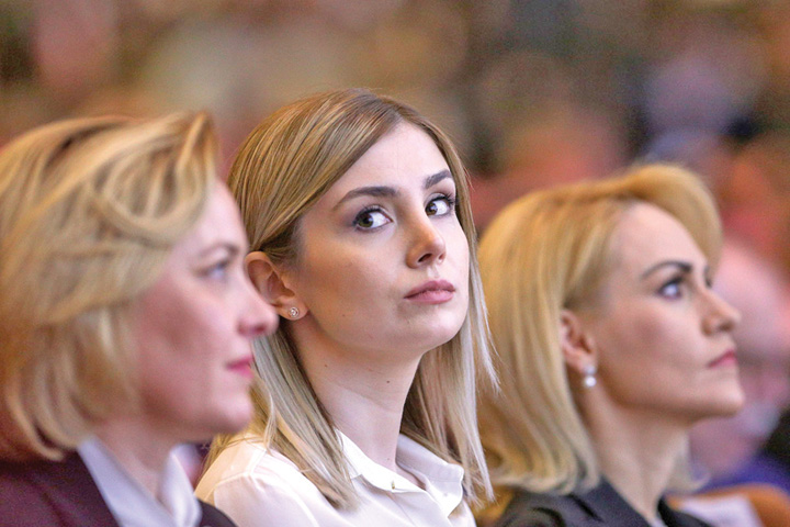 Pesedistele pupincuriste fac zid in jurul iubitei lui Dragnea