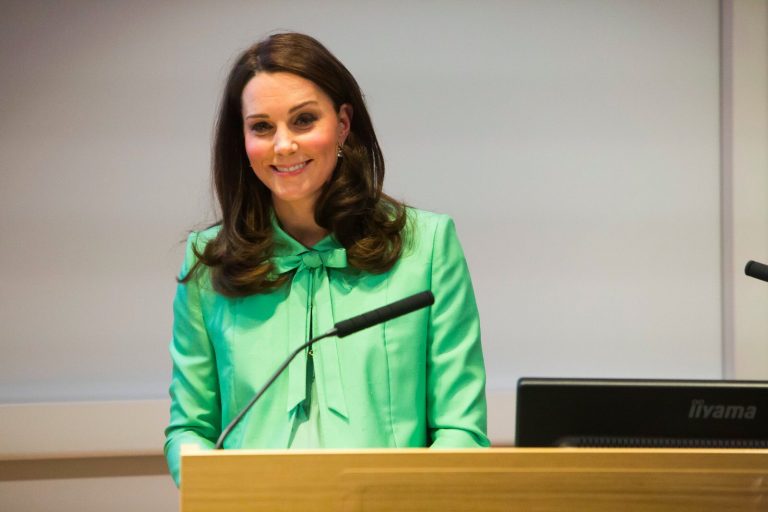 Se asteapta vesti de la maternitate: Ducesa Catherine urmeaza sa aduca pe lume al treilea copilas