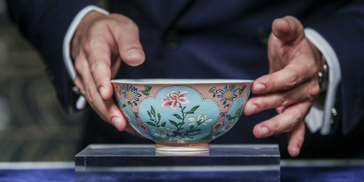 HONG KONG-AUCTION-SOTHEBY'S-QING-BOWL - Ziarul National