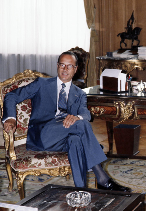 Hainele lui Jaques Chirac au ajuns la refugiati