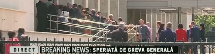Managerii de spitale, la coada pana sa intre in sediul Guvernului