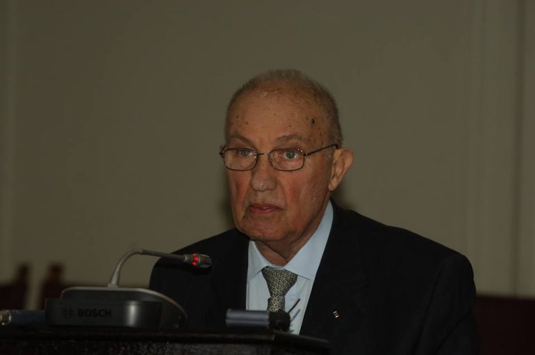 Dinu C. Giurescu va fi inmormantat vineri, cu onoruri militare