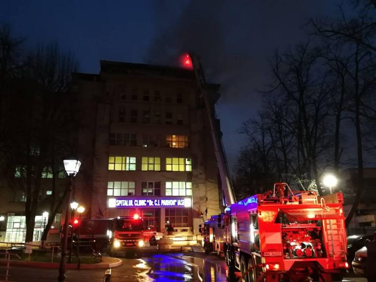 Incendiu puternic la un spital din Iasi: pacienti evacuati, angajat pe mana medicilor