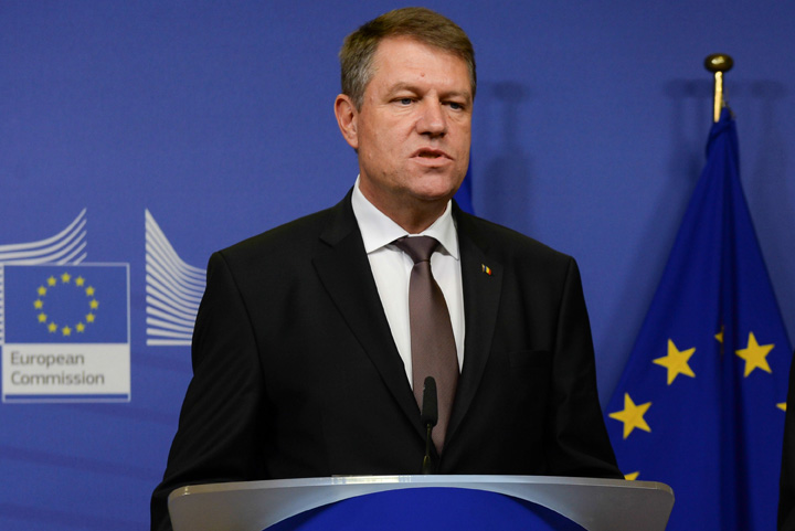 Iohannis, calcat pe bombeu de fostul sau premier