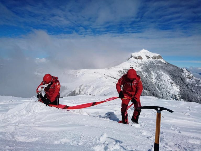 Trei turisti cautati cu elicopterul in Fagaras