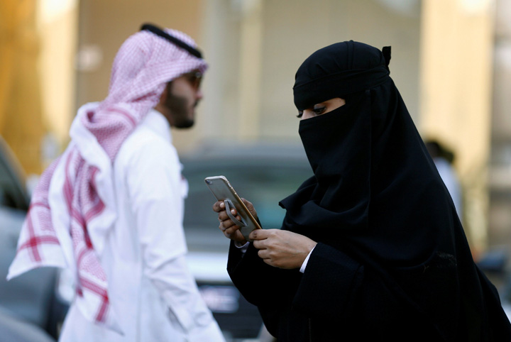 Puscarie la sauditi pentru spionarea telefonului sotului