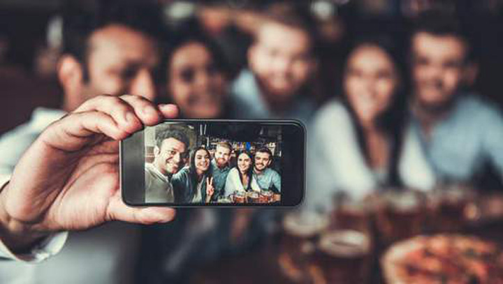 Selfie are muzeu la Los Angeles