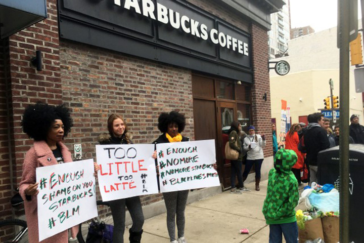 Starbucks inchide si preda despre rasism