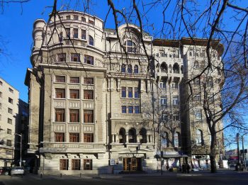 1024px-Palatul_Tinerimea_Romana,_Bucuresti,_intrarea_de_pe_Bulevardul_Schitu_Magureanu - Ziarul National