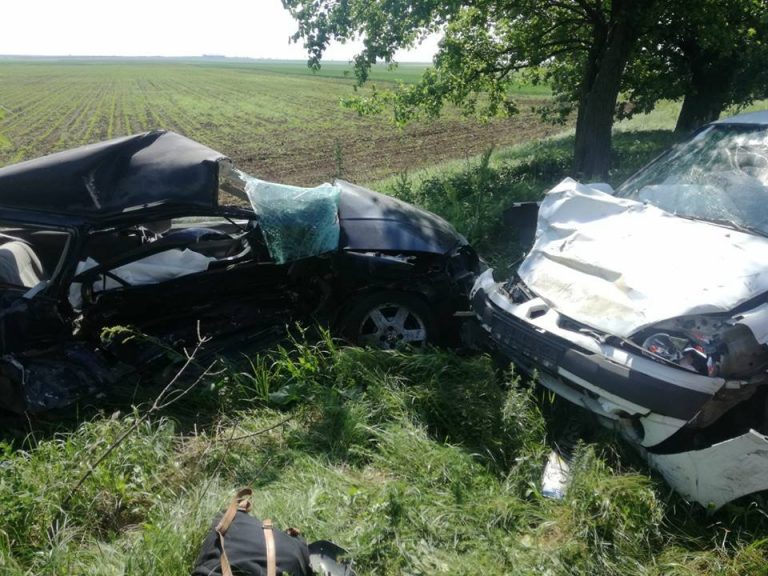 Masina facuta praf in urma unei coliziuni pe DN 69: un mort si un ranit