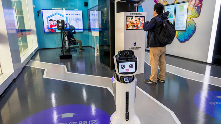 Prima banca operata de roboti