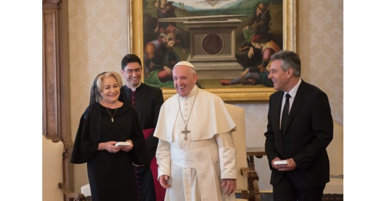 Dancila: Papa Francisc „mi-a spus ca la inceputul anului viitor va veni in Romania”