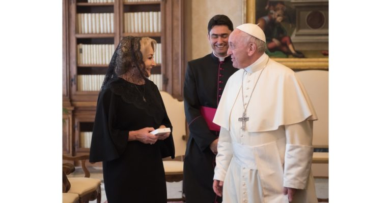 Dancila a fost primita in audienta privata de catre Papa Francisc, la Vatican (FOTO, VIDEO)