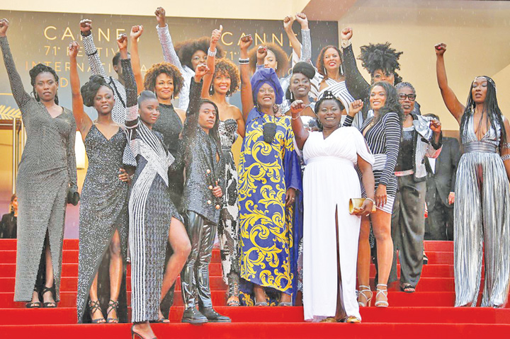 Proteste in lant la Cannes