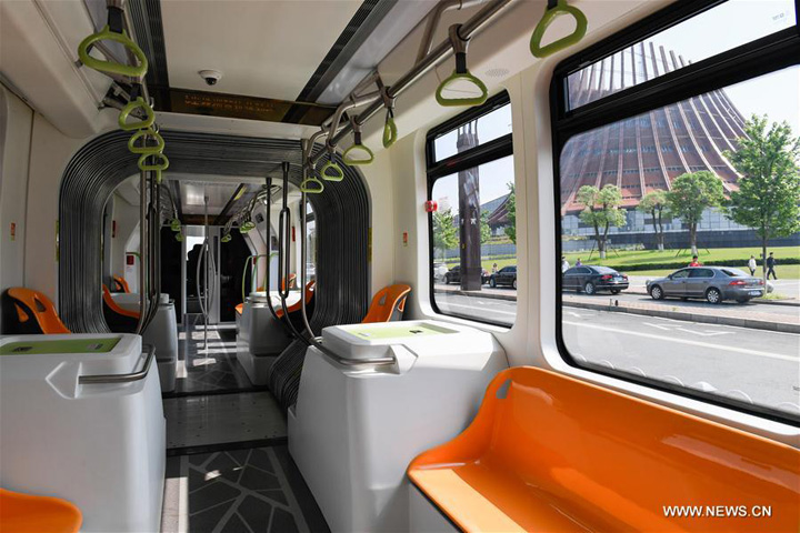 Primul autobuz-tren autonom