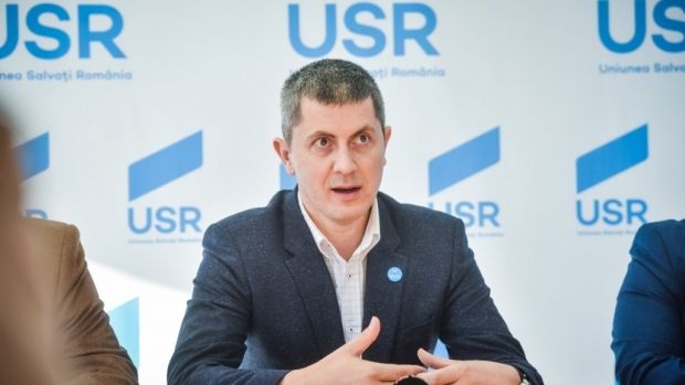 Mickey Mouse și luptătărul ISIS Abdulah Ahmar, sponsori ai USR