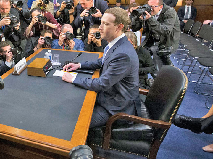 Facebook se reorganizeaza de ochii lumii