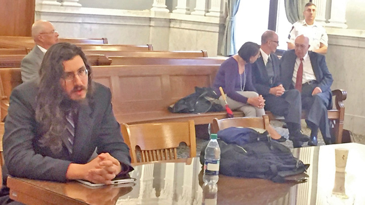 Au castigat in justitie dreptul de a-si da fiul afara din casa
