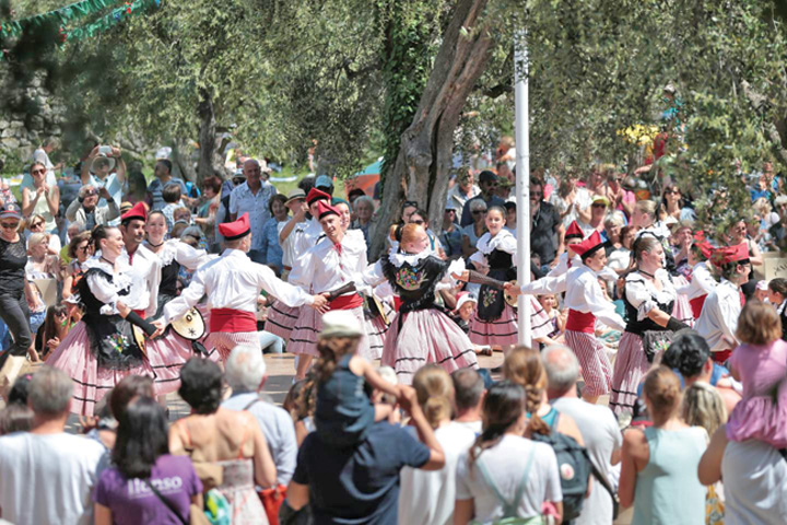 Peste 2000 de limbi vor disparea