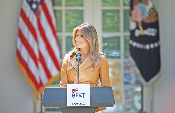 Melania Trump, sub cutit