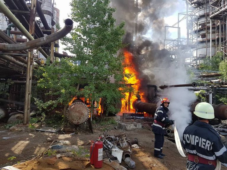 Incendiu violent in curtea fostei rafinarii Astra (FOTO)