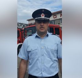 El e pompierul vrancean care a salvat un copilas de patru ani! (VIDEO)