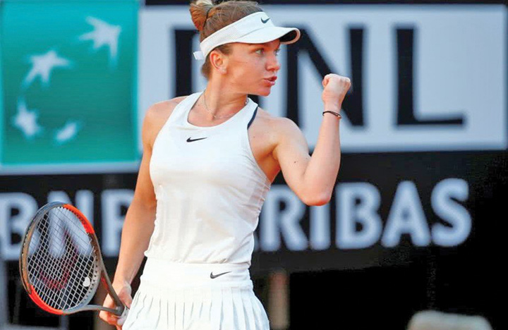 Toti ochii pe Simona Halep