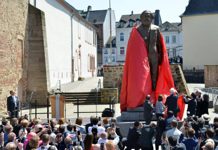 Germania il glorifica pe tovarasul Marx