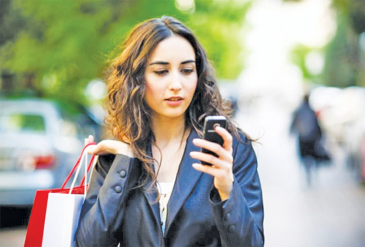 Telefonul mobil, principalul motiv de gelozie in Romania