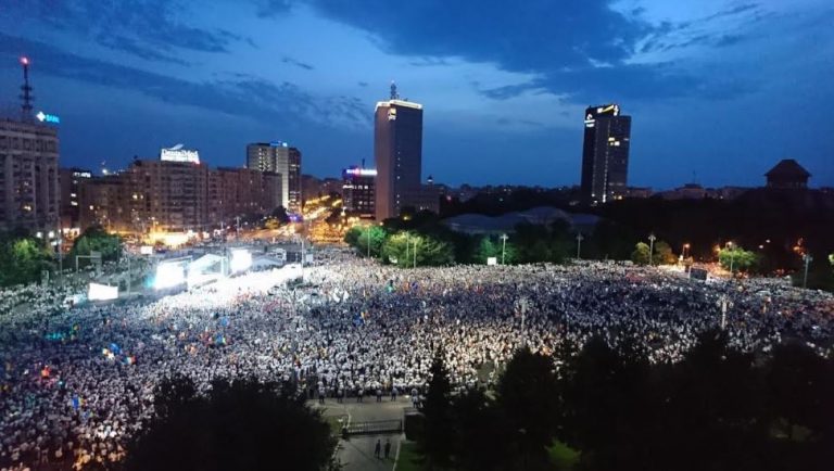 Mobilizare fara precedent a PSD: peste 250.000 de oameni in Piata Victoriei (Galerie FOTO)