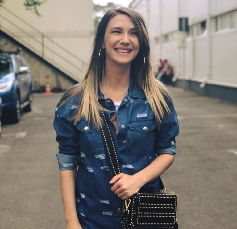 Adela Popescu va fi din nou mama
