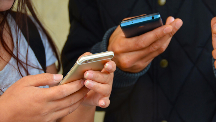 UE plafoneaza pretul apelurilor telefonice