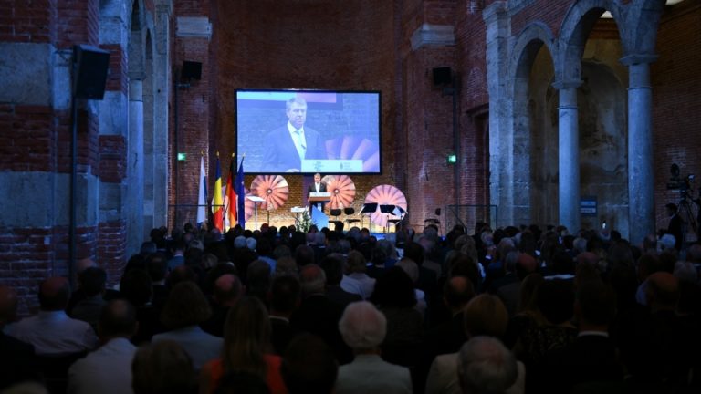 Klaus Iohannis, premiat in Germania