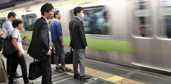 7,44 milioane de japonezi au doua servicii